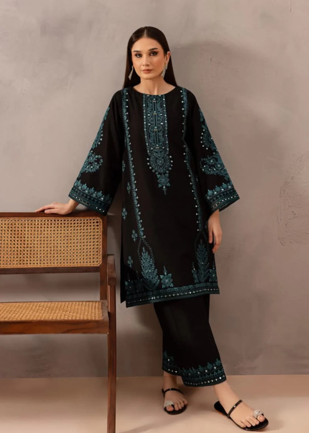 kaira 2PC-Embroidered-Haveli