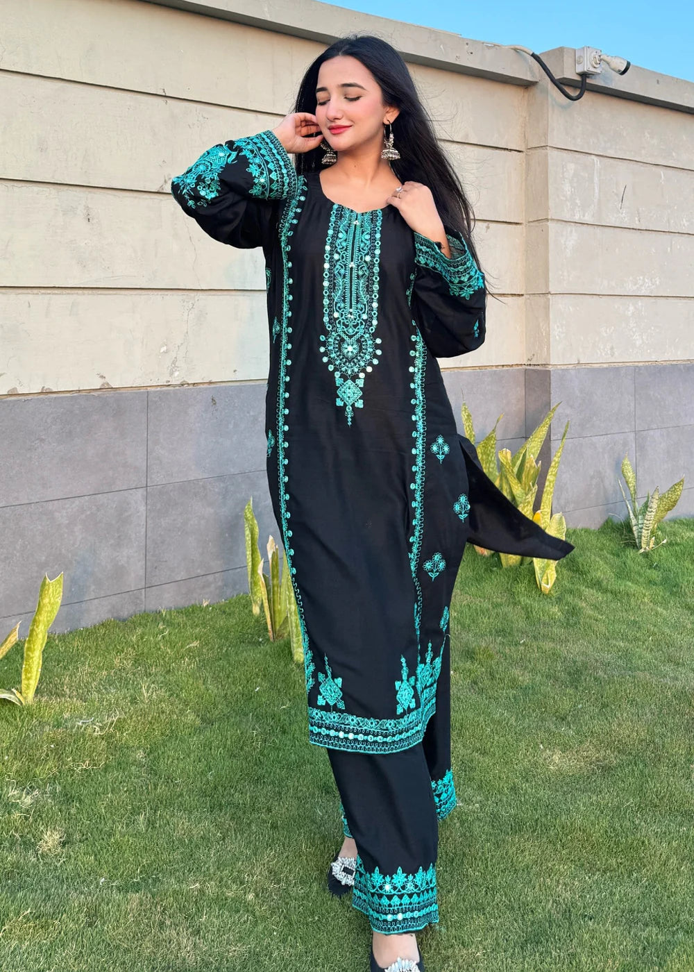 kaira 2PC-Embroidered-Haveli