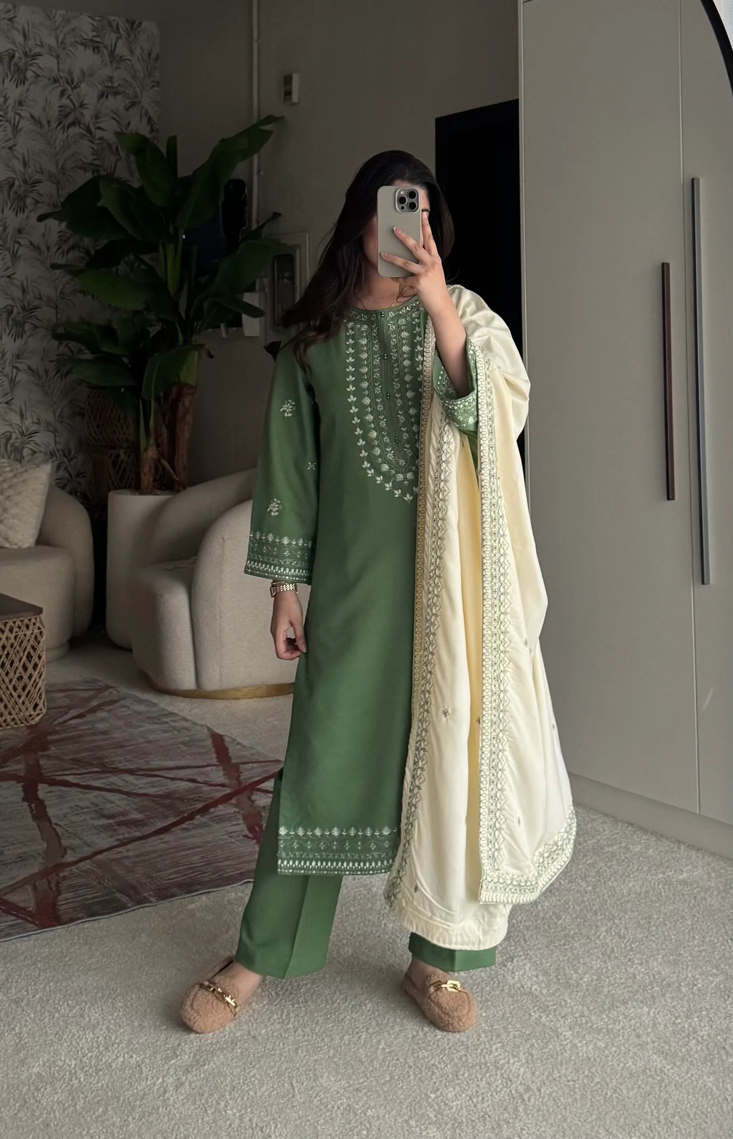 Zarnab 3PC - Embroidered