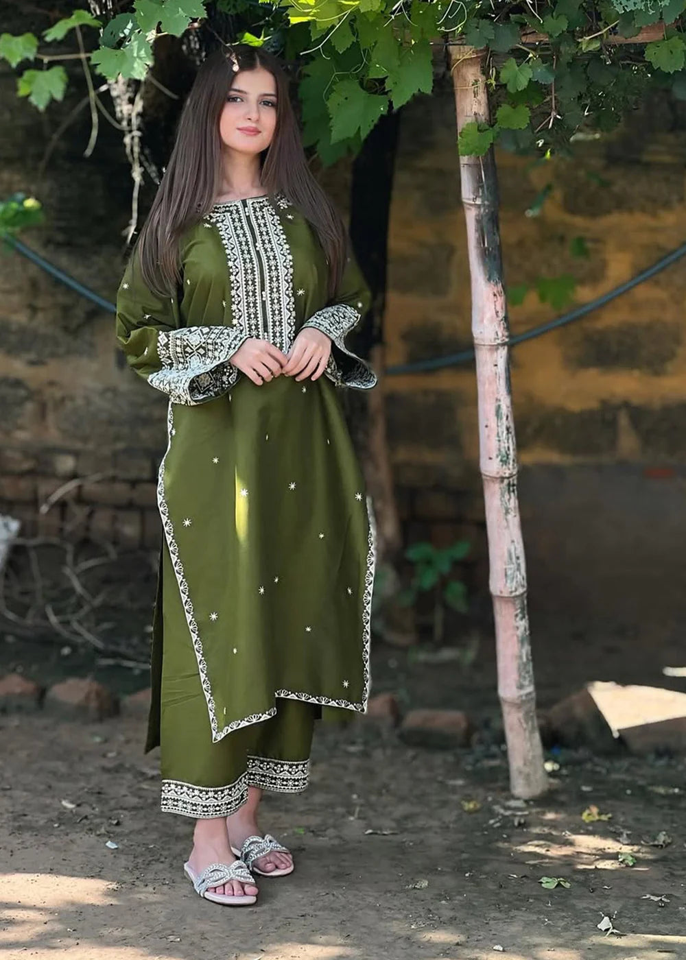 Reyna 2PC-Embroidered-Haveli