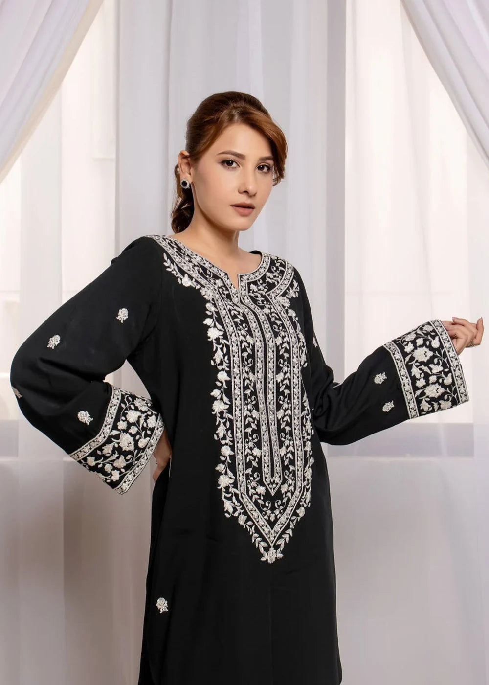 Erina 2PC-Embroidered-Haveli