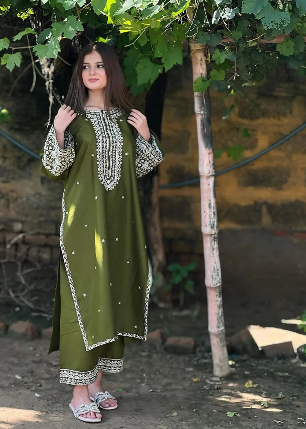 Reyna 2PC-Embroidered-Haveli
