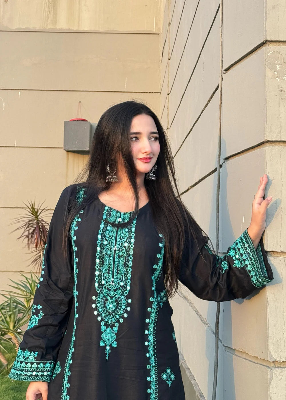 kaira 2PC-Embroidered-Haveli