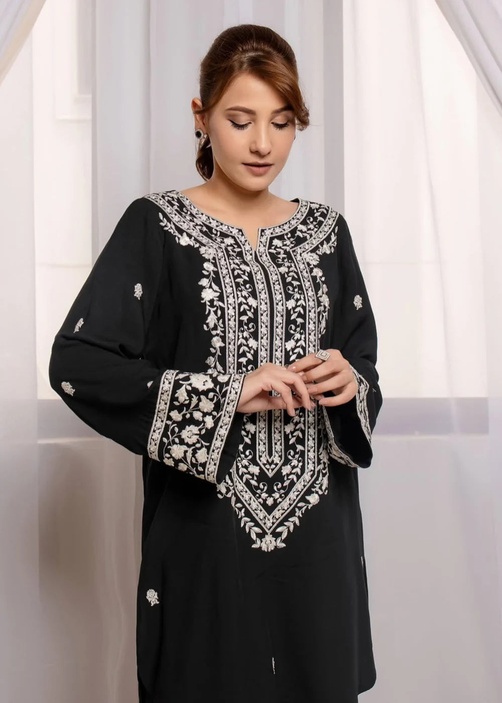 Erina 2PC-Embroidered-Haveli