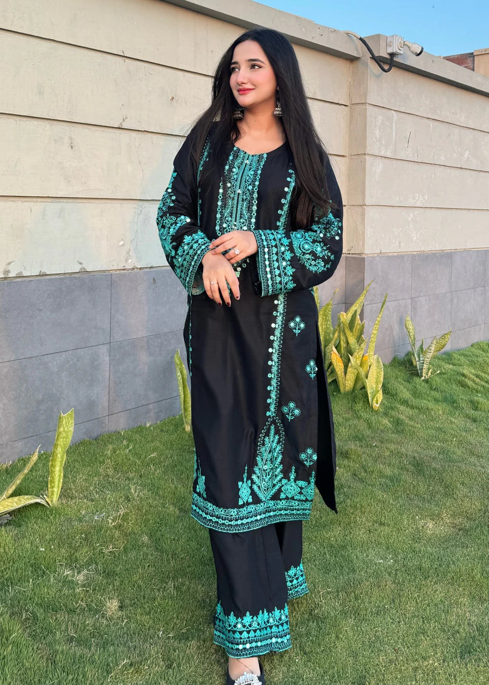 kaira 2PC-Embroidered-Haveli