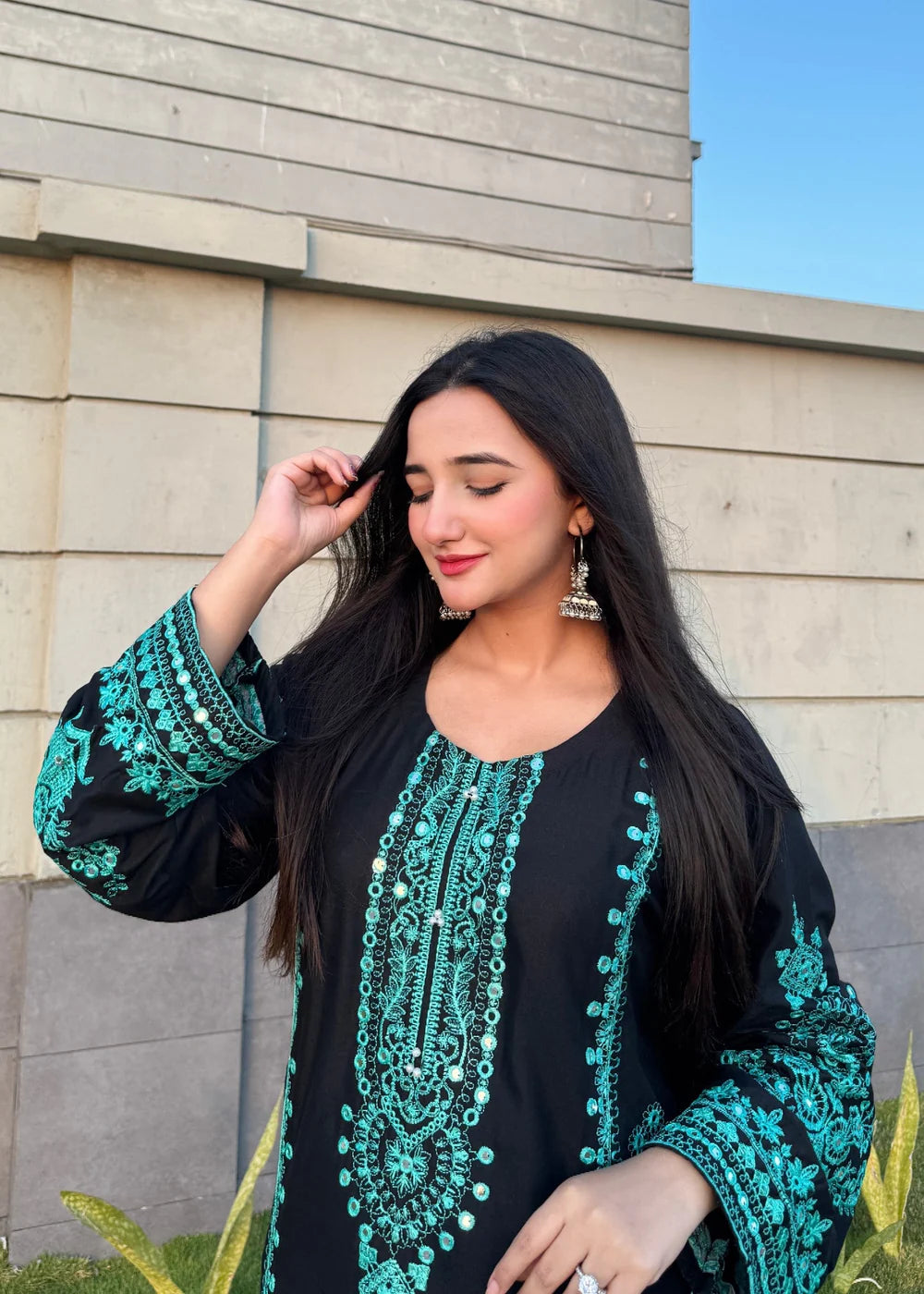 kaira 2PC-Embroidered-Haveli