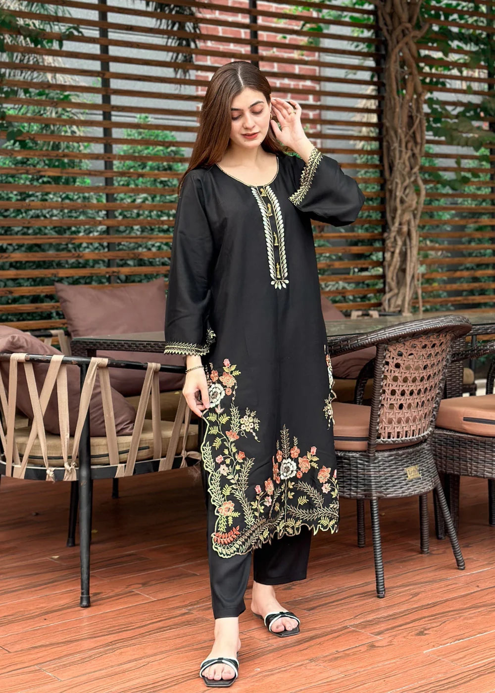 Aneela 2pc-Embroidered- Haveli