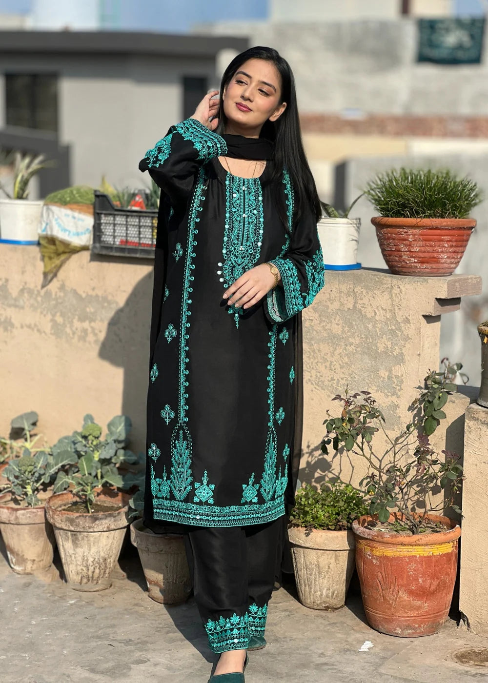 kaira 2PC-Embroidered-Haveli