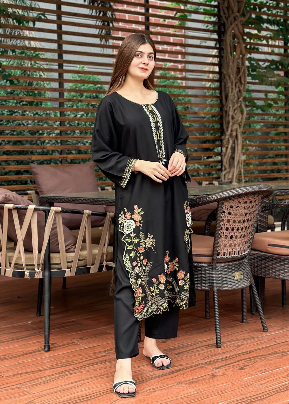 Aneela 2pc-Embroidered- Haveli