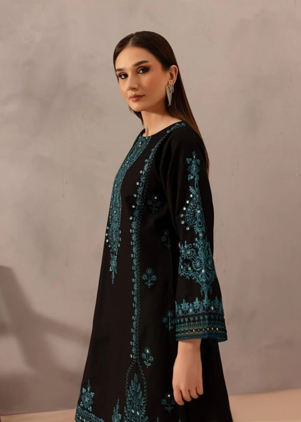 kaira 2PC-Embroidered-Haveli