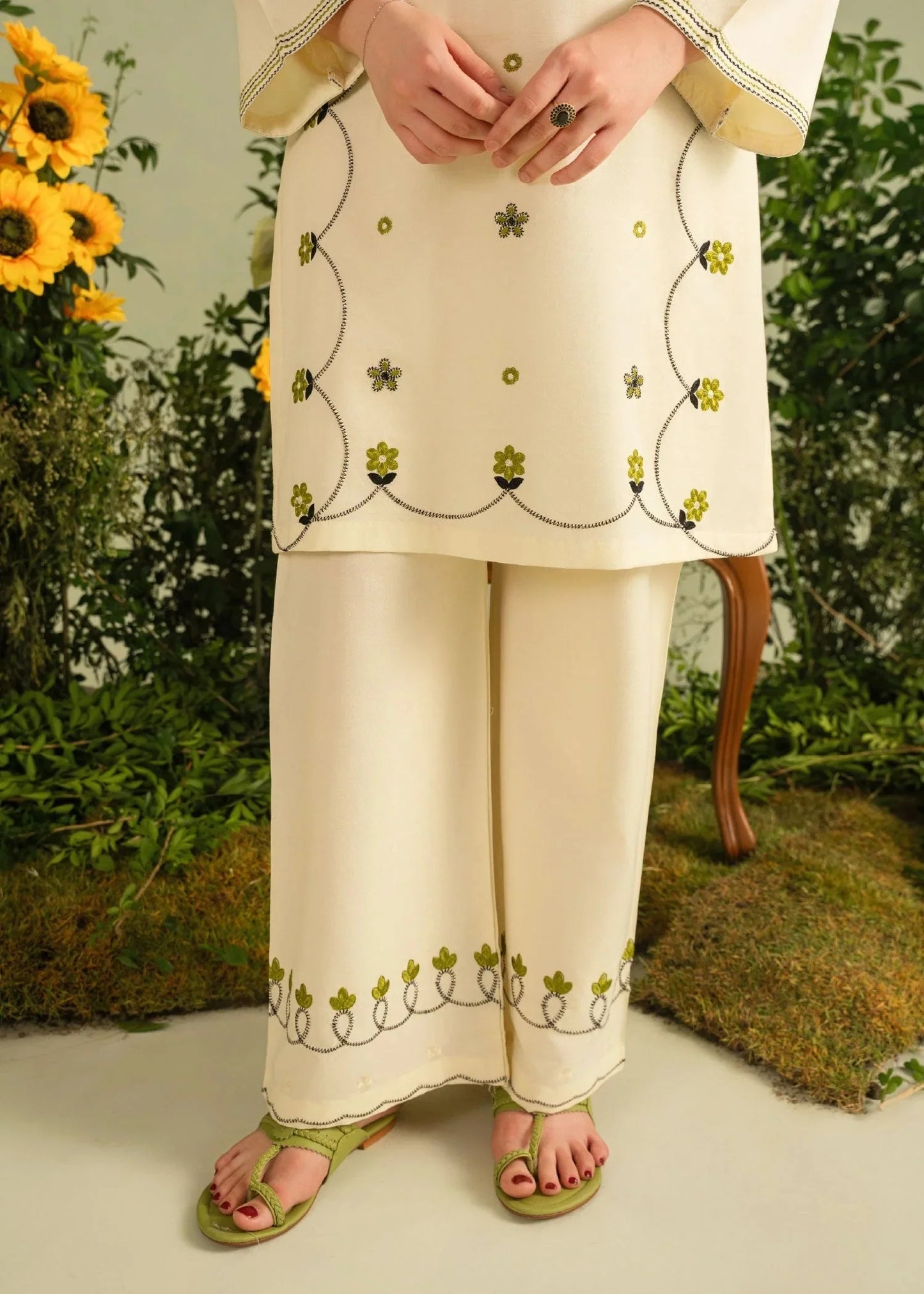 Elmira 3PC - Embroidered