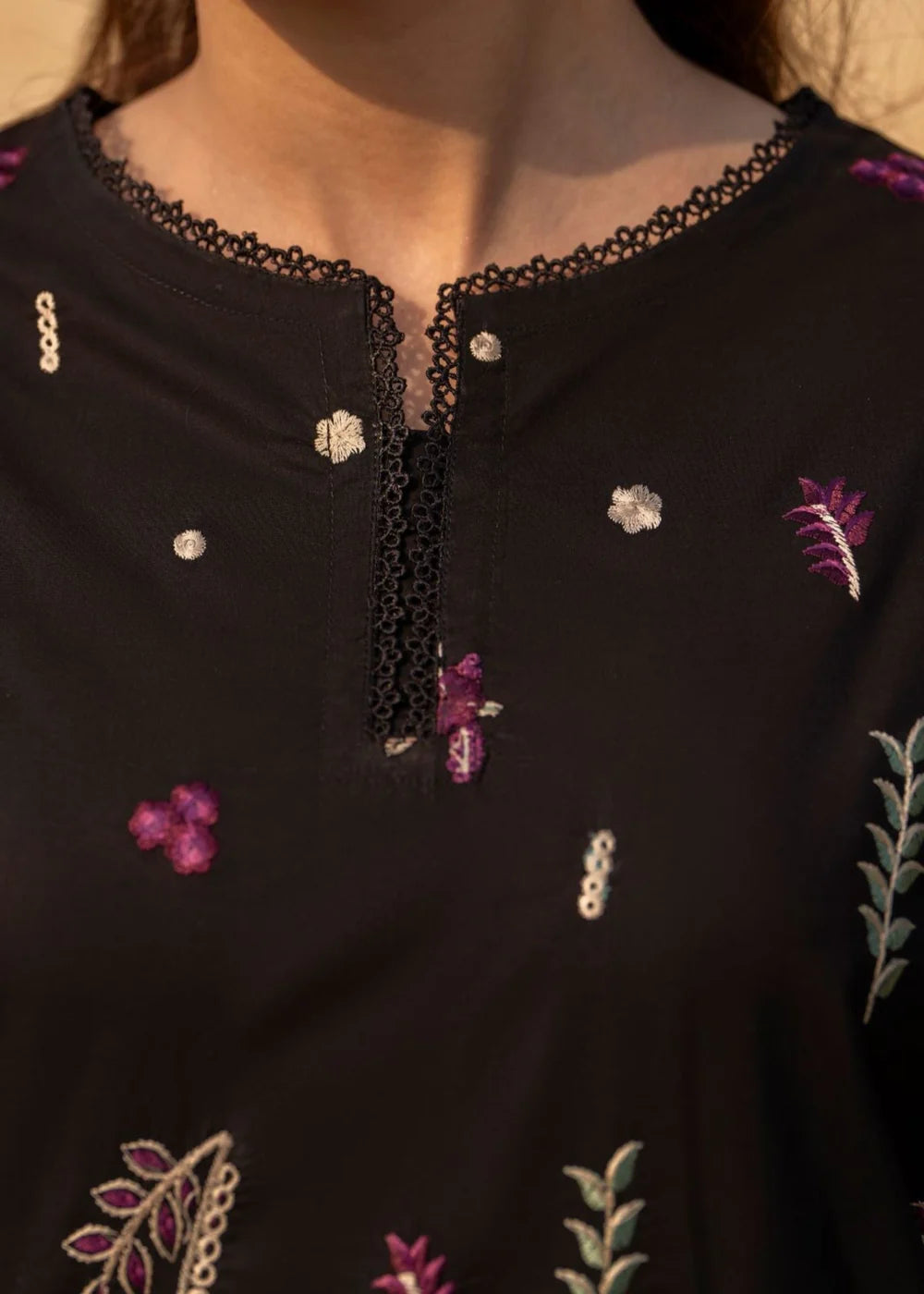 Diana 3PC-Embroidered-Haveli