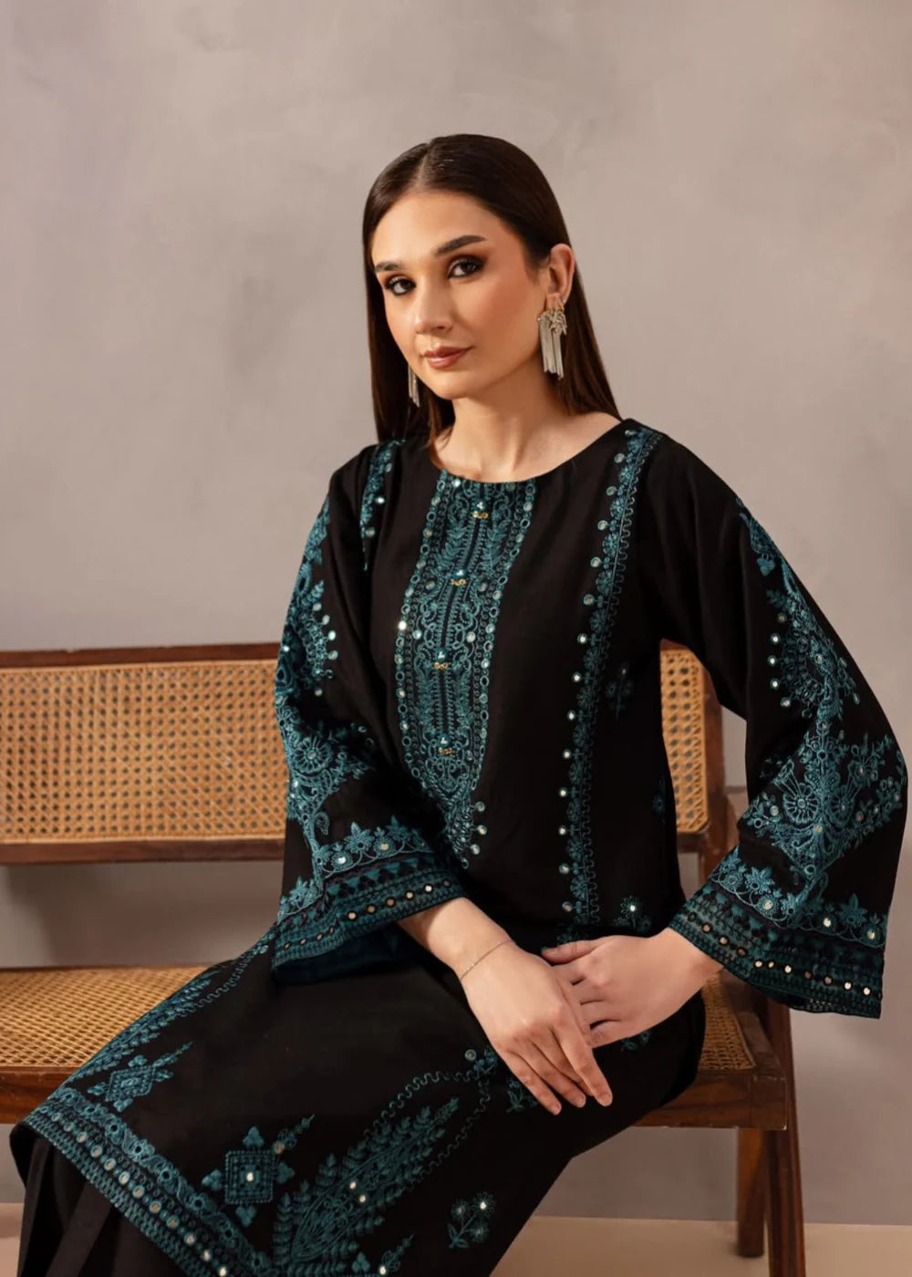 kaira 2PC-Embroidered-Haveli